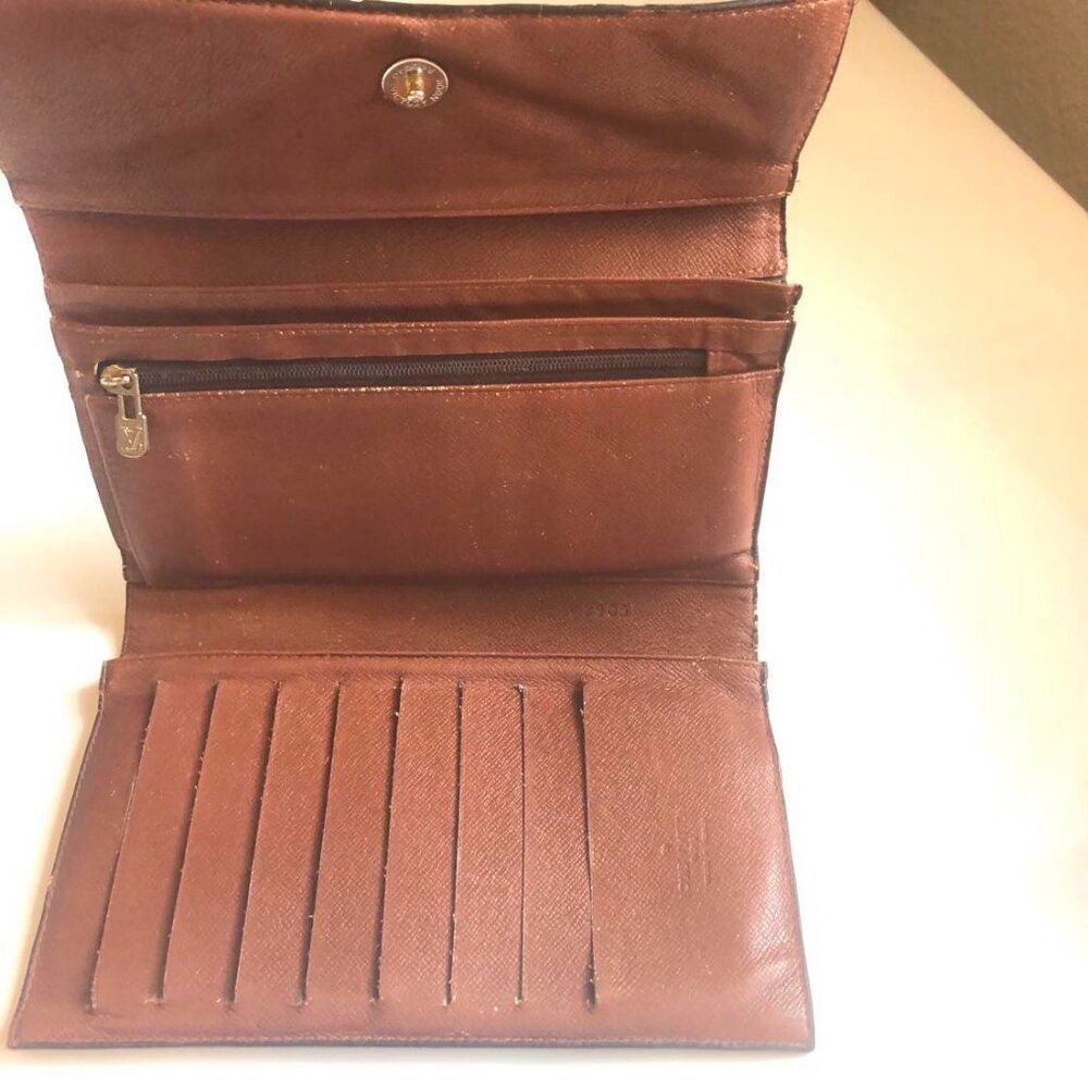 LOUIS VUITTON Vintage LV Monogram Canvas Bifold Wallet Made in France MSRP $800 - Picture 9 of 16